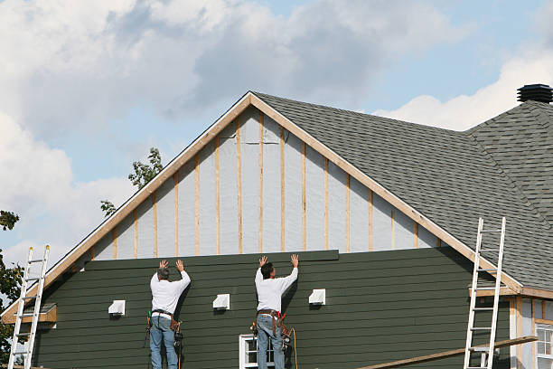 Professional Siding Installation technician working in Bloomingdale, NJ